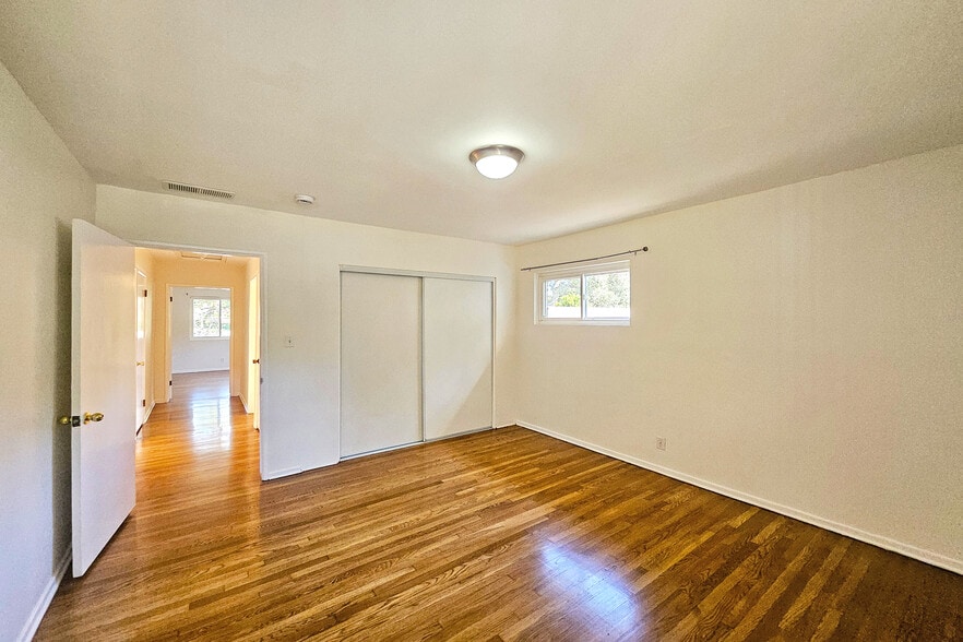 Building Photo - 3700 Glenwood Ave
