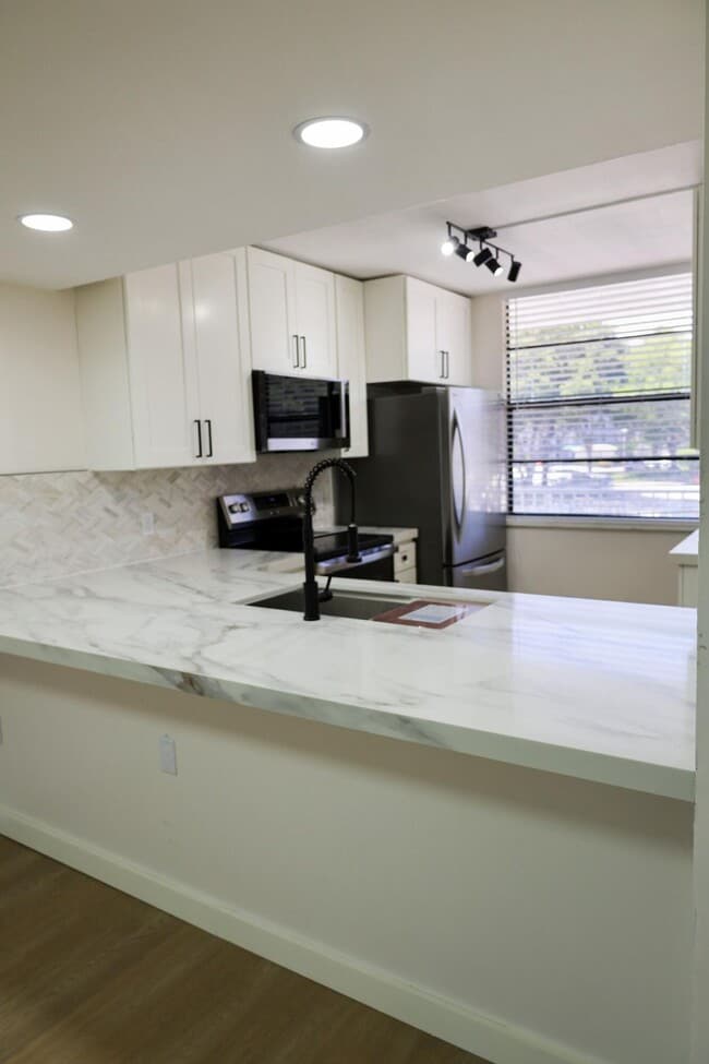 Building Photo - 3500 Whitehall Dr