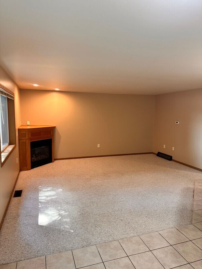 Building Photo - 3566-3572 East Meadows Place