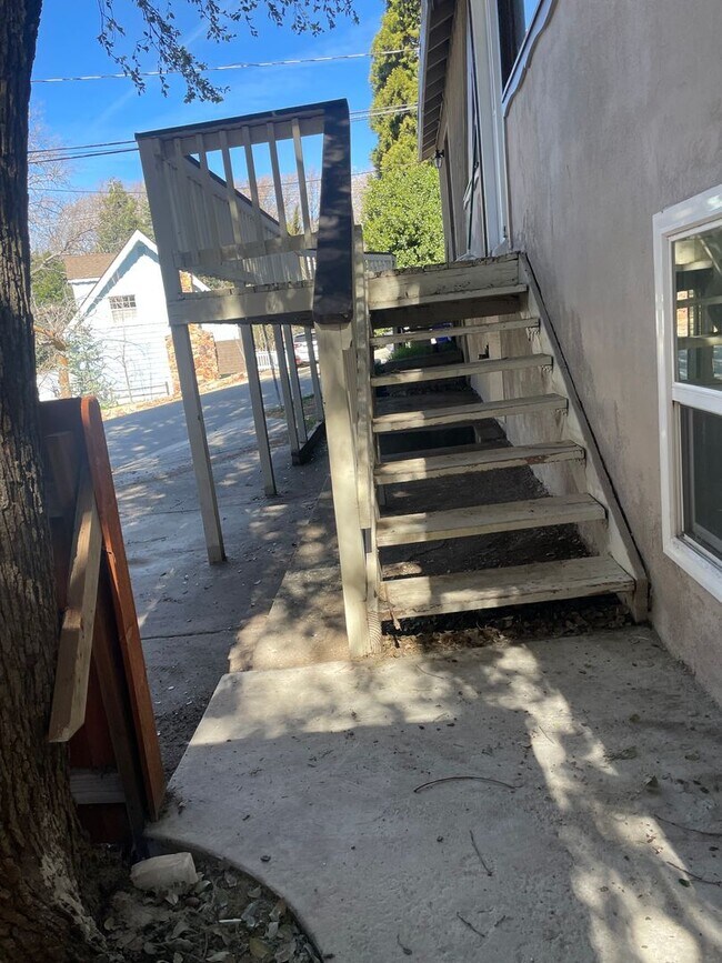 Building Photo - Minutes from Lake Arrowhead!