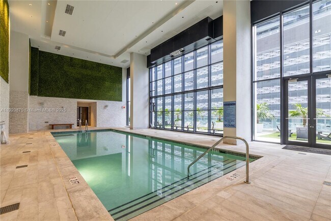 Building Photo - 1010 Brickell Ave