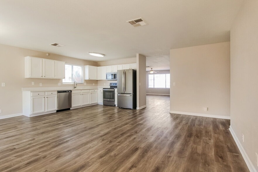 Building Photo - 8771 W Ocotillo Rd