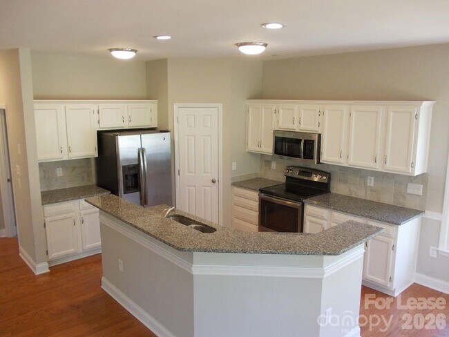 Building Photo - 6223 Hickory Cove Ln