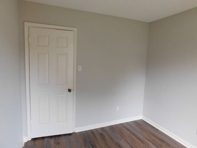 Building Photo - 6630 Gatewood Cir