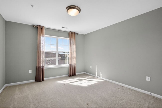 Building Photo - 41309 Chestnut Hill St