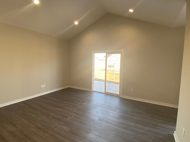 Building Photo - 12136 W Fontana St