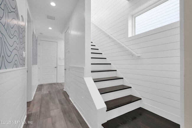 Building Photo - 1308 2nd St N