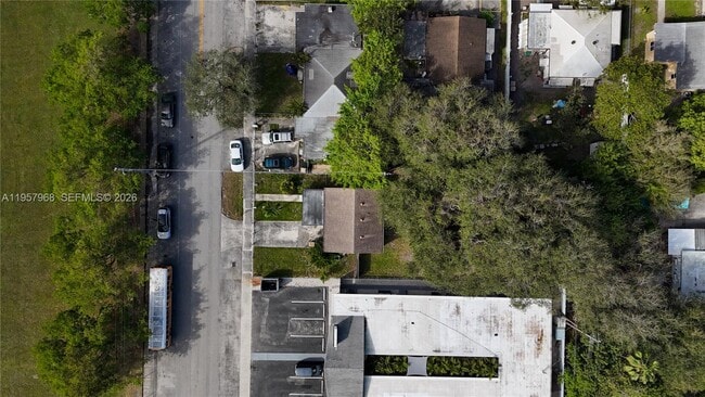 Building Photo - 1215 NE 127th St