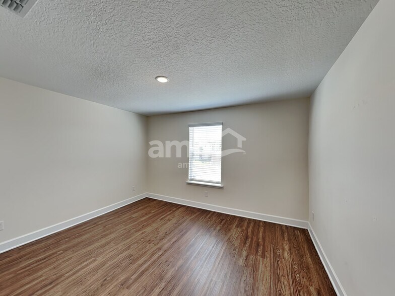 Building Photo - 302 Crestrun Loop