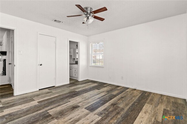 Building Photo - 1203 Hughes Ave
