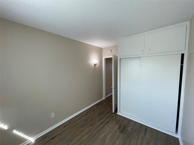 Building Photo - 936 W Foothill Blvd