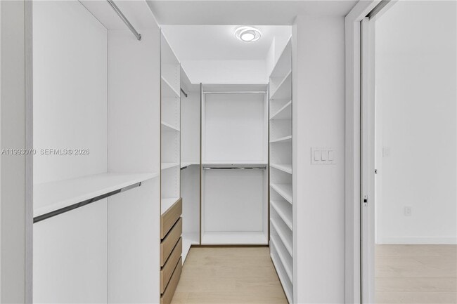 Building Photo - 20100 W Country Club Dr