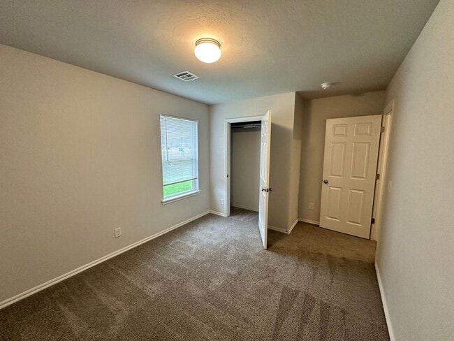 Building Photo - 3 Bed, 2 Bath Home for Rent in Yukon