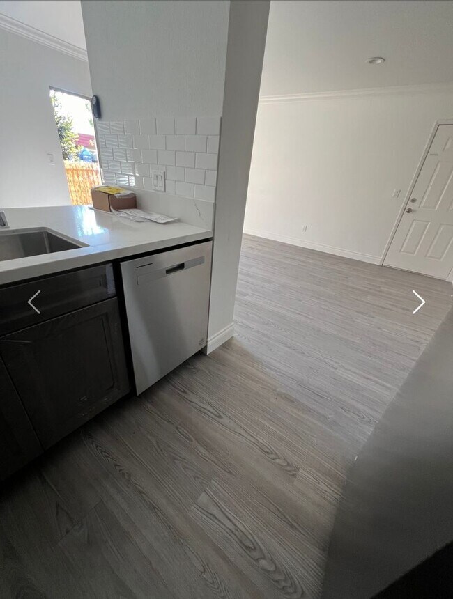 Building Photo - Recently Remodeled 2 bedroom