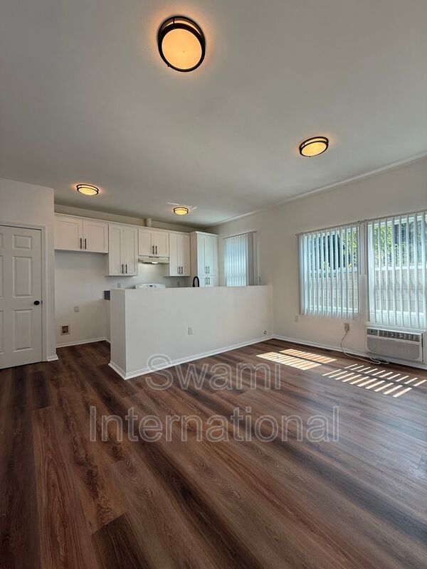 Building Photo - 10519 S Budlong Ave