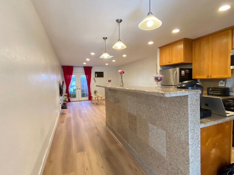 Building Photo - 7672 Amazon Dr