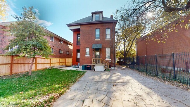 Building Photo - 3517 Magnolia Ave