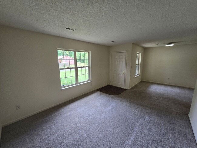 Building Photo - 2 bedroom duplex in Prince George