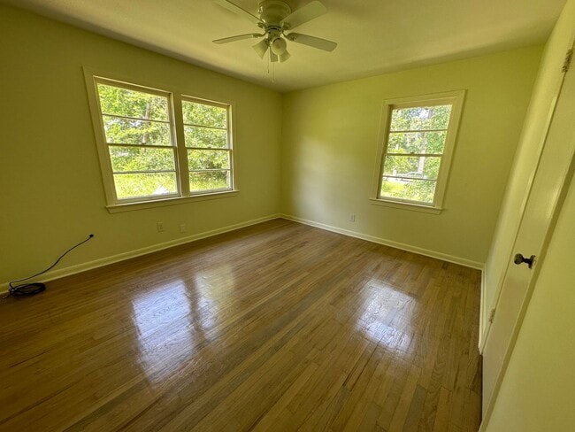 Building Photo - Updated 3 Bedroom House