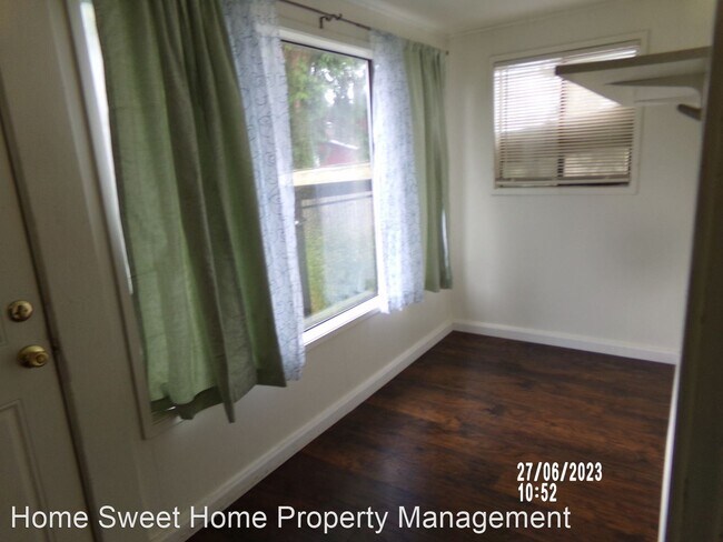 Building Photo - 3 br, 2 bath House - 715 E. First Street