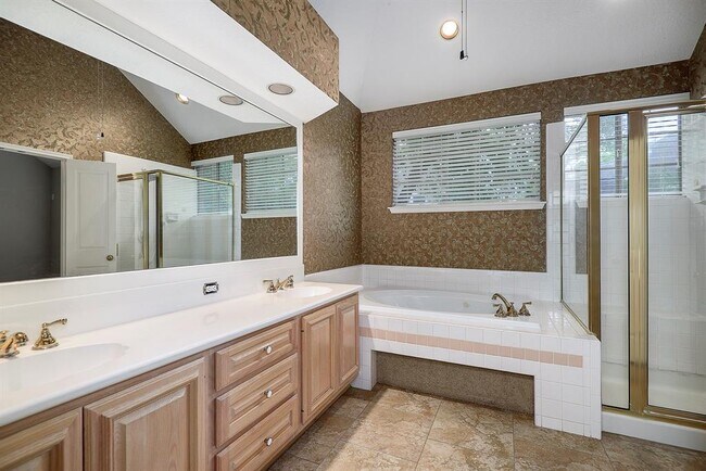 Building Photo - 51 N Cochrans Green Cir