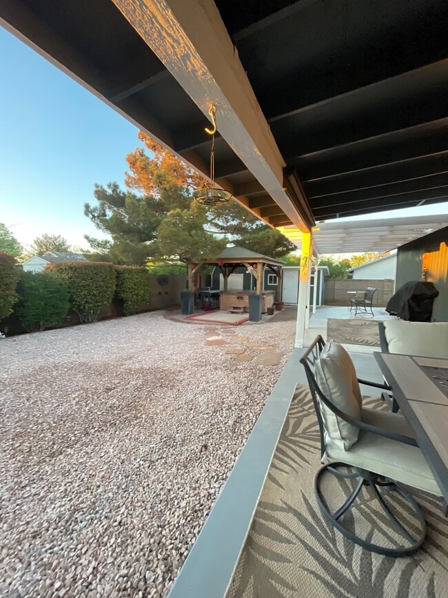 Building Photo - 4350 N Agua Fria Dr