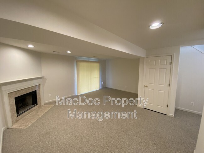Building Photo - 106 Batley Ct