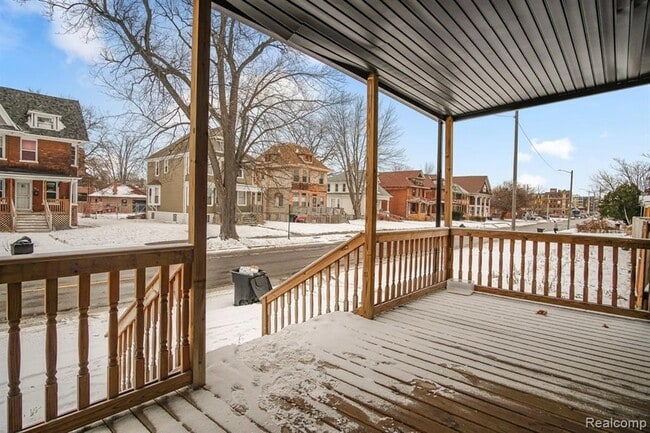 Building Photo - 671 Clairmount Ave