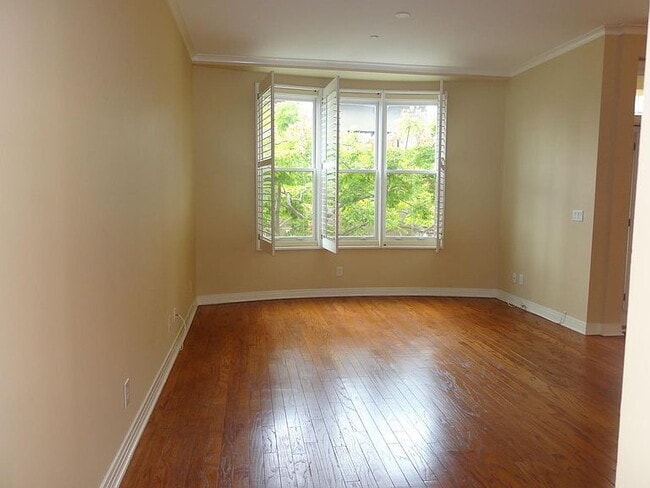 Building Photo - "Luxurious 2-Bed, 3-Bath Retreat with Granite Countertops in San Diego's Heart - 1460 Sq Ft of El...