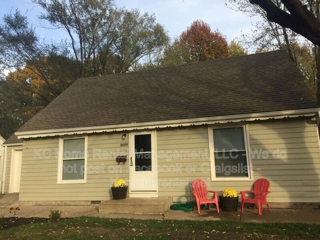 Building Photo - 8009 Summit St