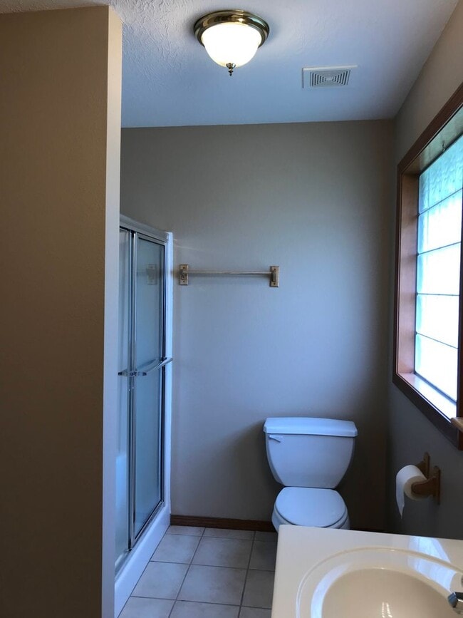 Building Photo - Walkout Basement Home Must See