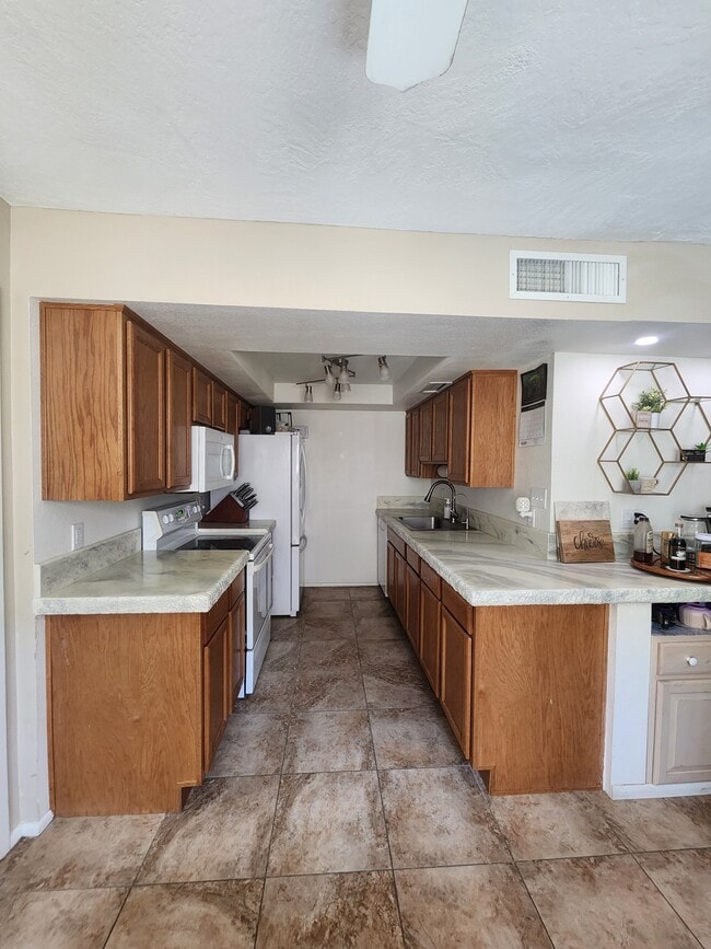 Primary Photo - 1224 N 84th Pl