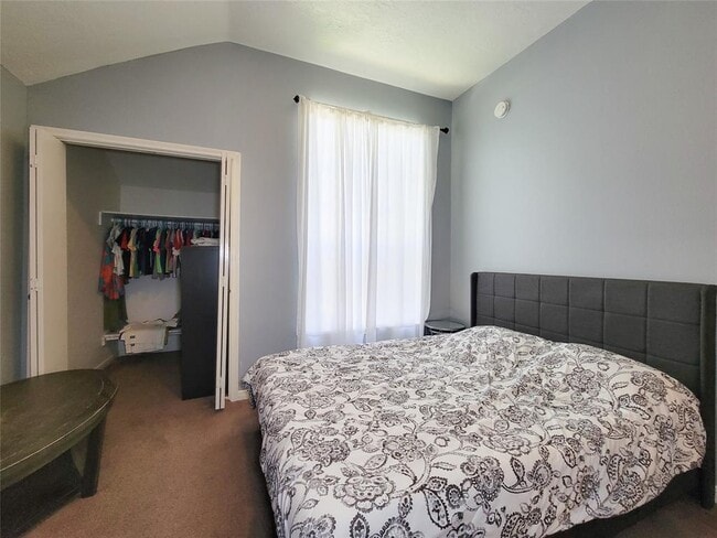 Building Photo - 7122 River Garden Dr
