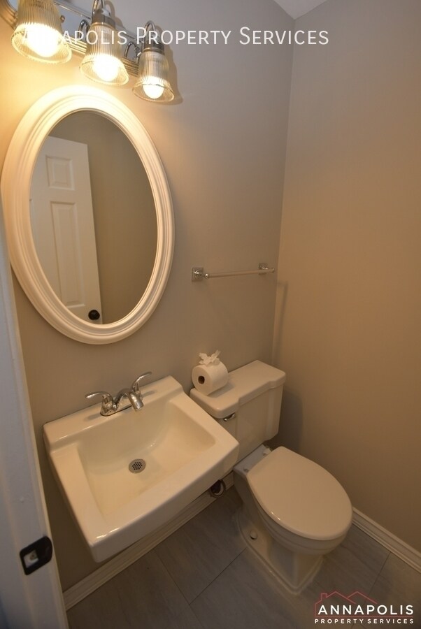 Building Photo - 1650 Albermarle Dr