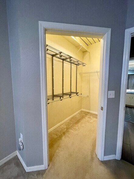 Building Photo - 200 4th Ave S