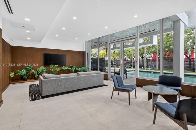 Building Photo - 13800 Highland Dr