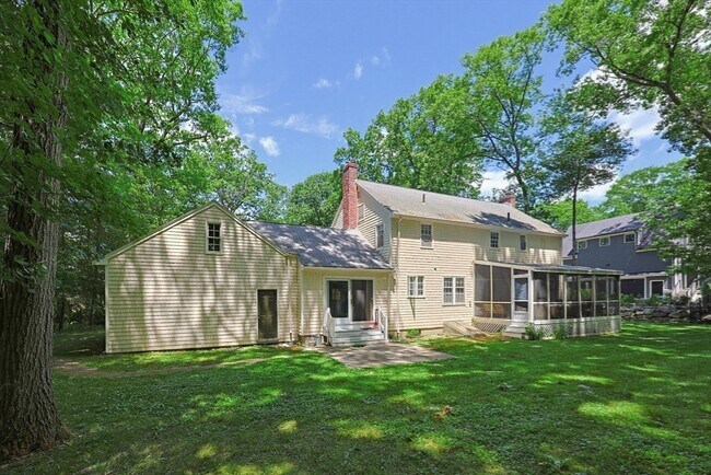 Building Photo - 12 Carriage Dr