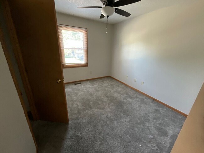 Building Photo - Large Home for Rent in Independence