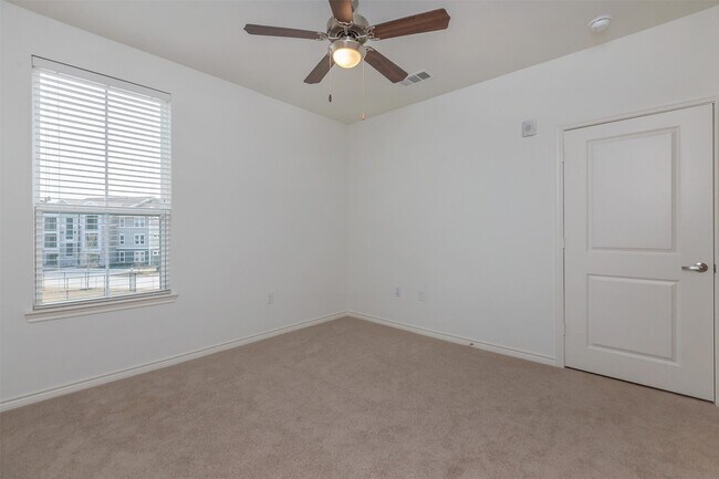 Building Photo - 5712 Azle Ave