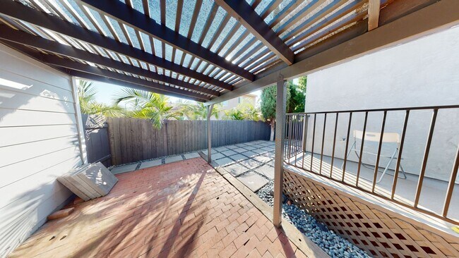 Building Photo - Newly Renovated on Montezuma!