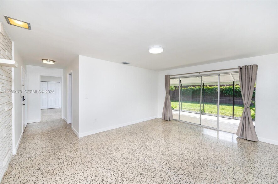 Building Photo - 8810 SW 43rd Ter