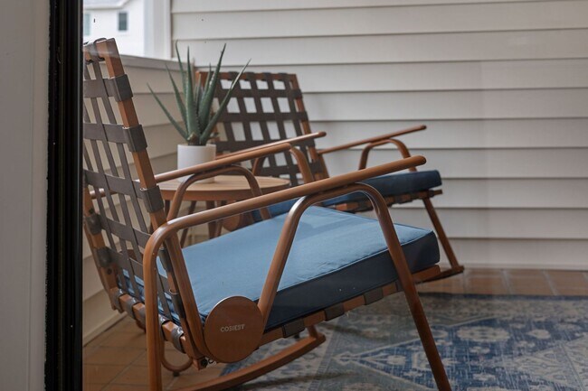 Building Photo - All Inclusive Seasonal Rental Available Oc...