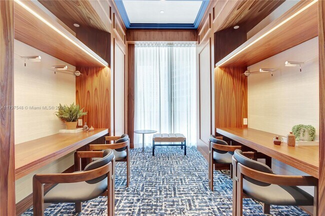 Building Photo - 2655 S Bayshore Dr