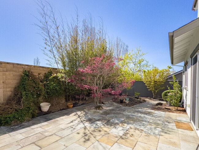 Building Photo - 1680 Southview Dr