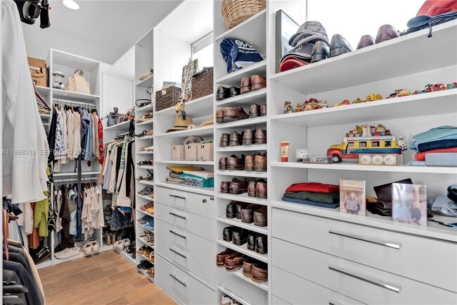 Building Photo - 435 Hampton Ln