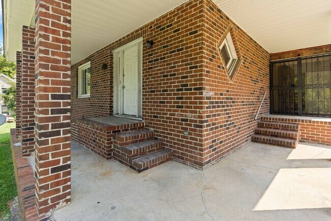 Building Photo - Apartment In Blackstone