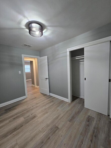 Building Photo - 5423 Stone Ave