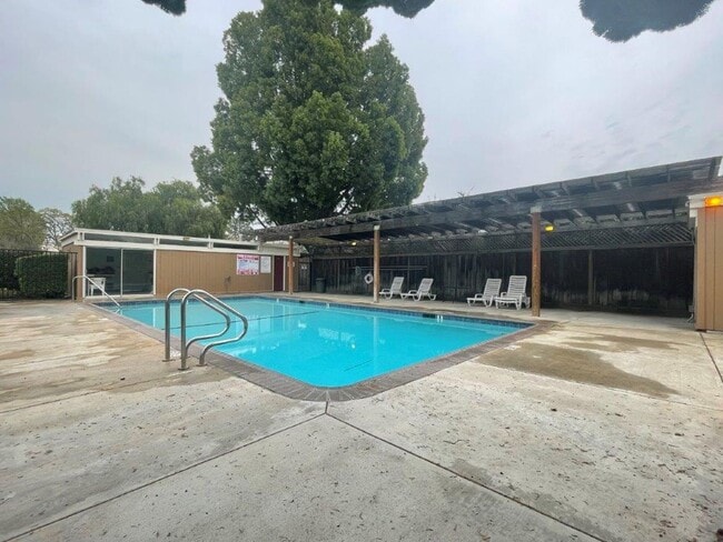 Building Photo - Coming Soon! Fully updated 2 bedroom 1.5 bath condo, walk to Ygnacio Plaza & Heather Farms Park!