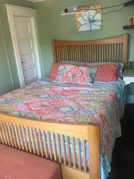 Building Photo - 1302 Hillside Ave