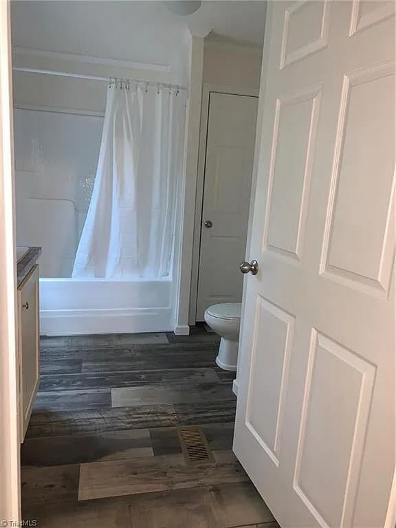 Building Photo - 3735 Oakwood Dr